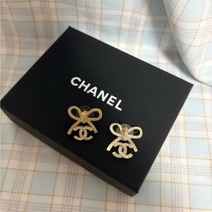 Chanel women's earrings